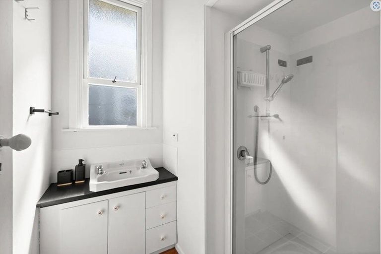 Photo of property in 3 Kinross White Street, Napier South, Napier, 4110