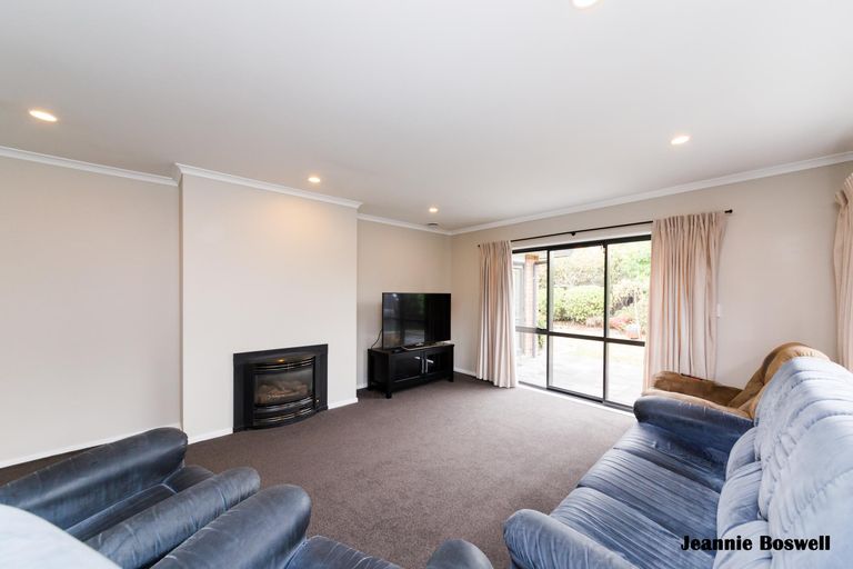 Photo of property in 40 Tennyson Avenue, Kelvin Grove, Palmerston North, 4414