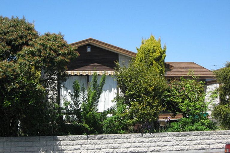 Photo of property in 4 Lowry Avenue, Redwood, Christchurch, 8051