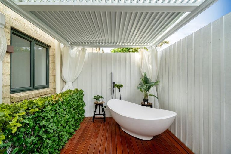 Photo of property in 4/52 Taharoto Road, Takapuna, Auckland, 0622