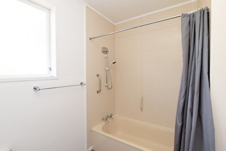 Photo of property in 36 Pipiroa Road, Ngatea, 3503