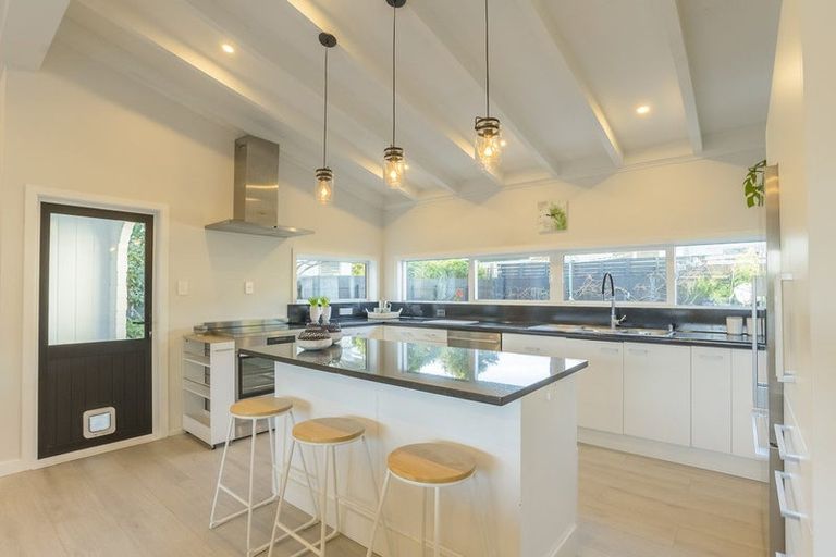 Photo of property in 301 Te Moana Road, Waikanae, 5036