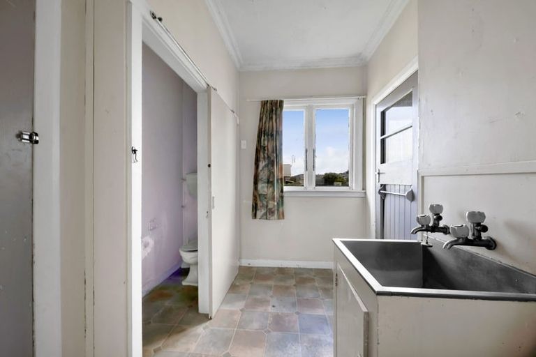 Photo of property in 225 South Road, Hawera, 4610