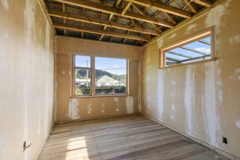 Photo of property in 5 Ngaio Street, Wainuiomata, Lower Hutt, 5014