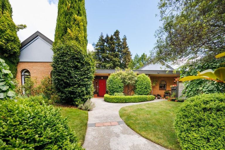 Photo of property in 101 Clifton Terrace, Fitzherbert, Palmerston North, 4410