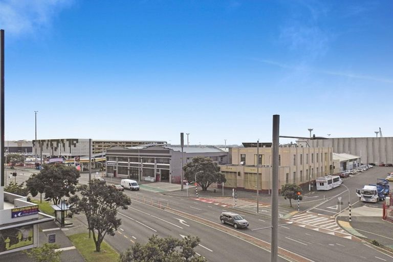Photo of property in The Docks Apartments, 321/6 Dockside Lane, Auckland Central, Auckland, 1010