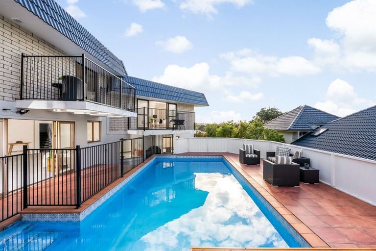 Photo of property in 21a Garadice Road, Rothesay Bay, Auckland, 0630