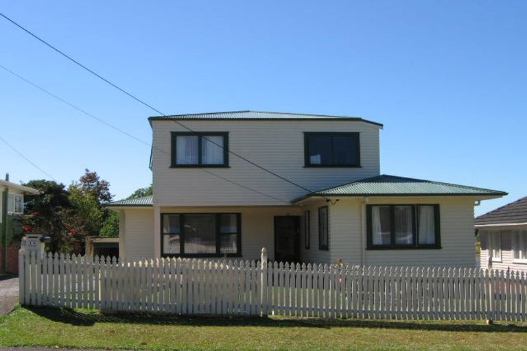 Photo of property in 14 Cron Avenue, Te Atatu South, Auckland, 0610