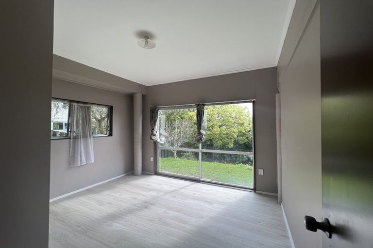 Photo of property in 7 Trias Road, Totara Vale, Auckland, 0629