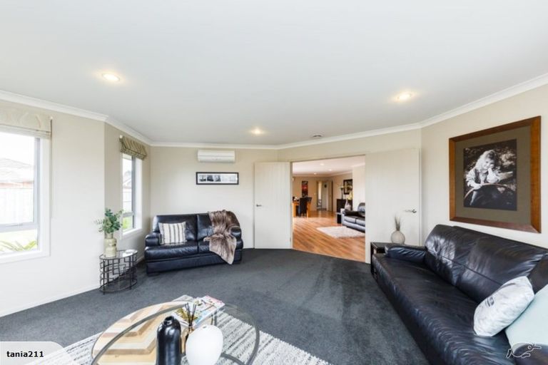 Photo of property in 10 Chestnut Close, Kelvin Grove, Palmerston North, 4414