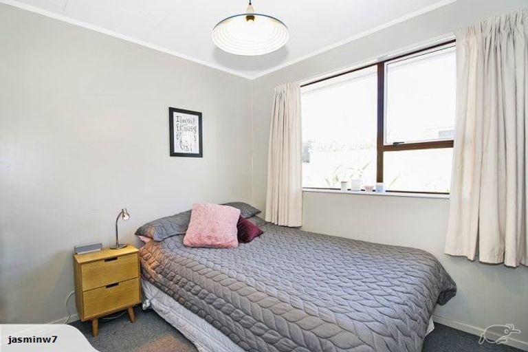 Photo of property in 28 Moulton Street, Moturoa, New Plymouth, 4310