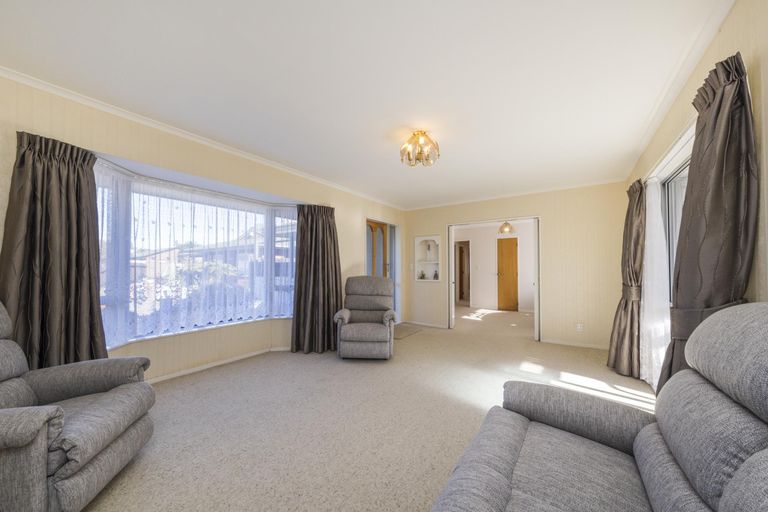 Photo of property in 8 Edgecombe Court, Roslyn, Palmerston North, 4414