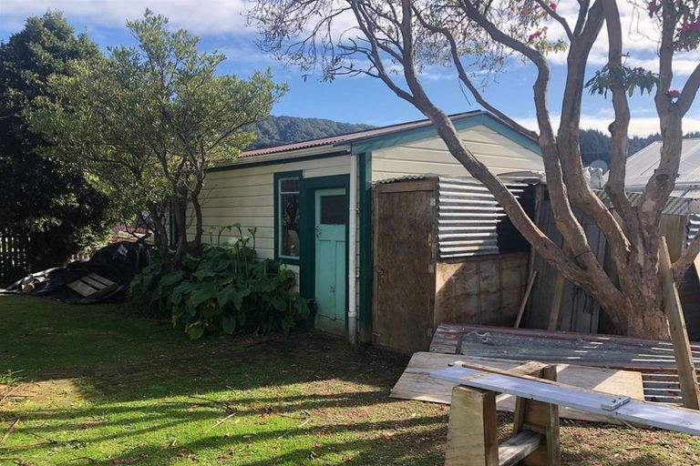 Photo of property in 24 Devon Street, Picton, 7220