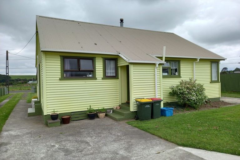 Photo of property in 24 Railway Street, Eltham, 4322