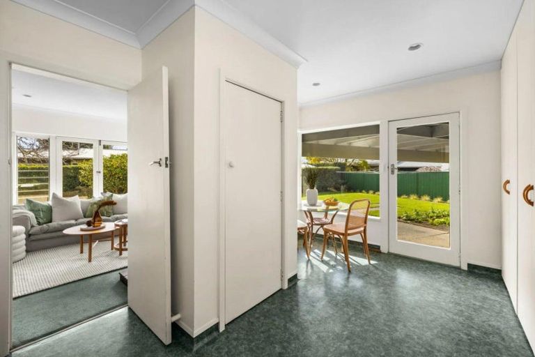 Photo of property in 16 Howard Road, Taradale, Napier, 4112