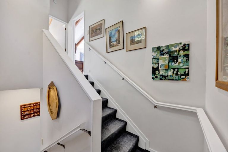 Photo of property in 6 Mayfair Place, Westown, New Plymouth, 4310