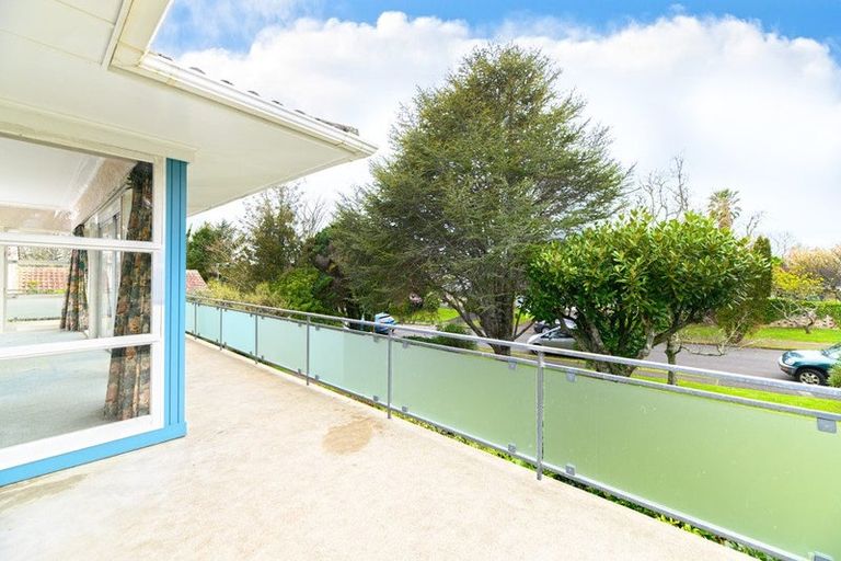 Photo of property in 4 Kerrymaria Place, Hillcrest, Auckland, 0627
