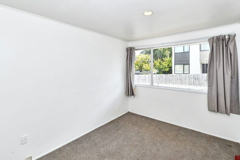 Photo of property in 12 Damian Way, Weymouth, Auckland, 2103
