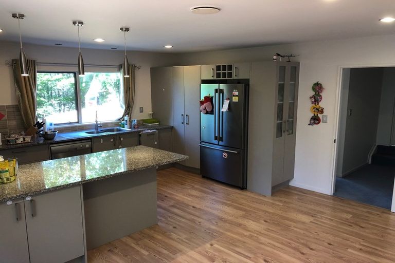 Photo of property in 2/63 Pupuke Road, Birkenhead, Auckland, 0627