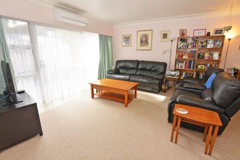 Photo of property in 1/8 Pamela Place, New Lynn, Auckland, 0600
