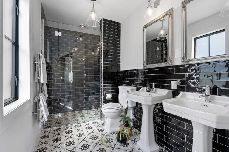 Photo of property in 3/45 Saint Kilda Road, Cambridge, 3434