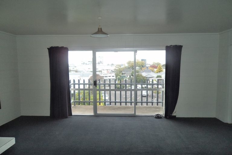 Photo of property in 1/2 Ruakiwi Road, Hamilton Lake, Hamilton, 3204