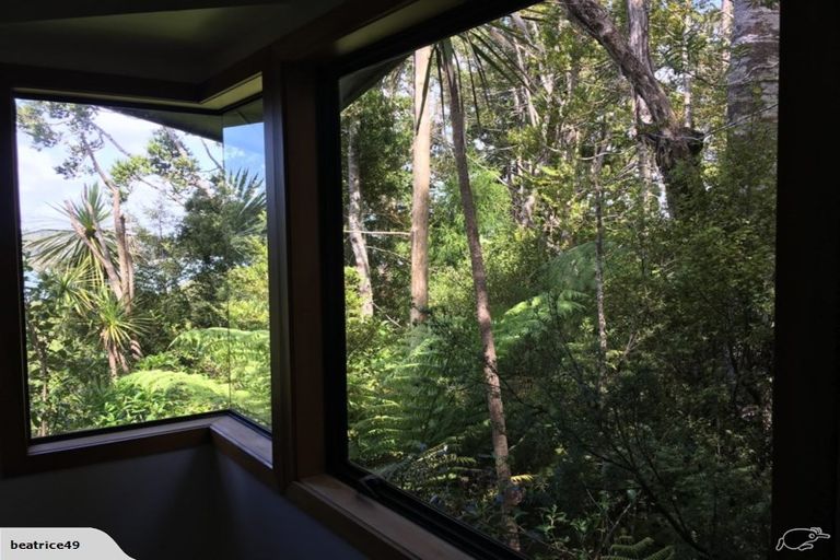 Photo of property in 3 Armour Road, Parau, Auckland, 0604