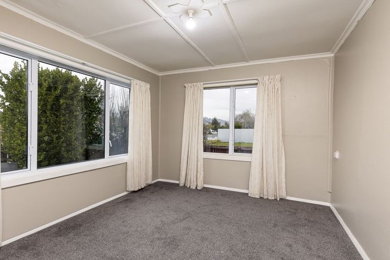 Photo of property in 12 Rhodes Street, Waimate, 7924