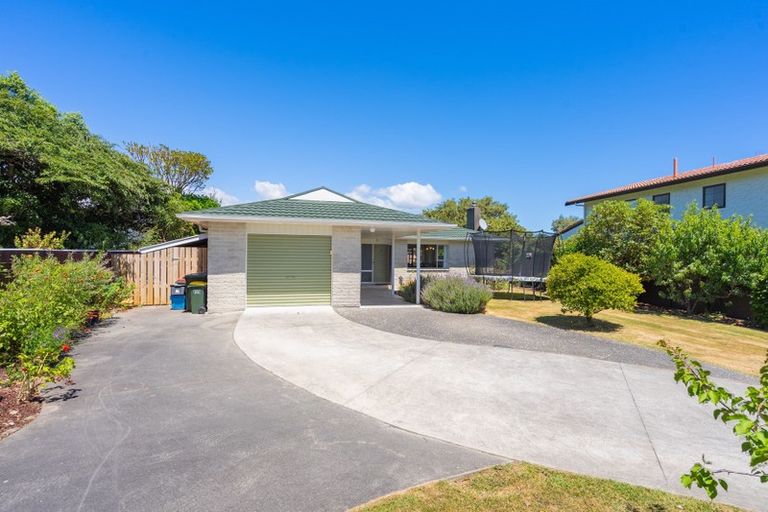 Photo of property in 24 Rewarewa Crescent, Waikanae, 5036