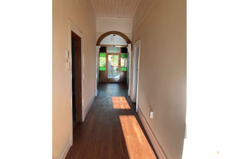 Photo of property in 52 Timaru Road, Waimate, 7924