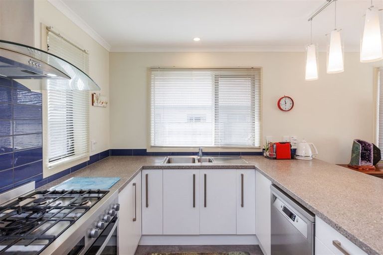 Photo of property in 14 Atlantic Drive, Fitzherbert, Palmerston North, 4410