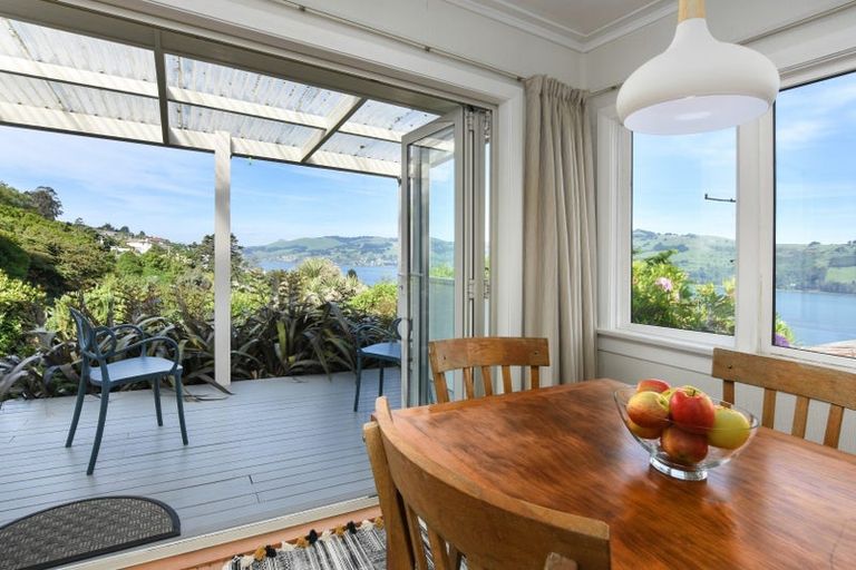 Photo of property in 28 Athol Place, Ravensbourne, Dunedin, 9022