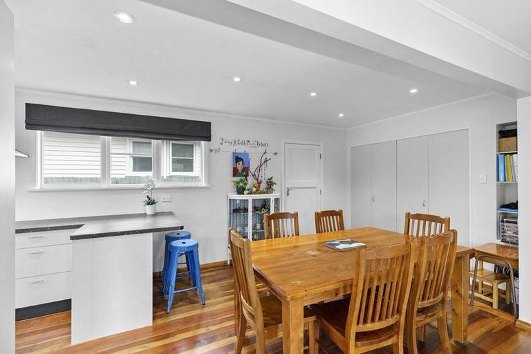 Photo of property in 302 Stokes Valley Road, Stokes Valley, Lower Hutt, 5019