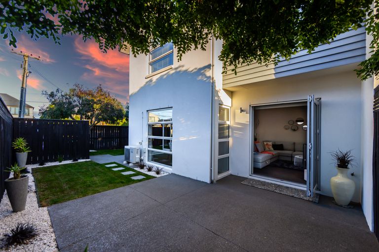 Photo of property in 535 Barbadoes Street, Edgeware, Christchurch, 8013