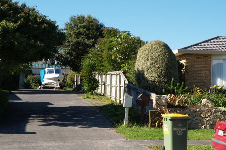 Photo of property in 11 Orohena Close, Northpark, Auckland, 2013