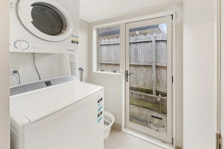 Photo of property in 5 Aspatria Place, Northpark, Auckland, 2013