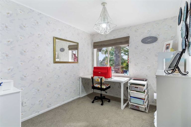 Photo of property in 1 Pelican Lane, Unsworth Heights, Auckland, 0632