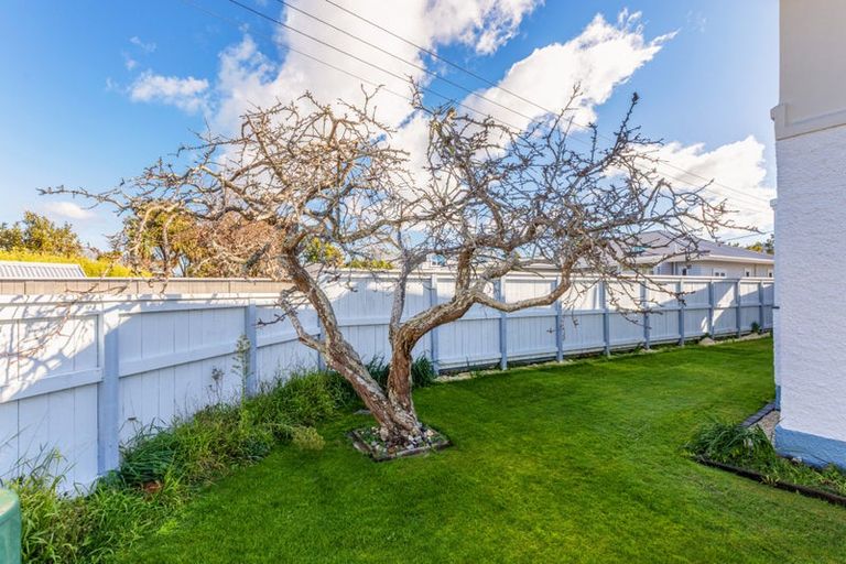 Photo of property in 50 Totara Crescent, Woburn, Lower Hutt, 5010