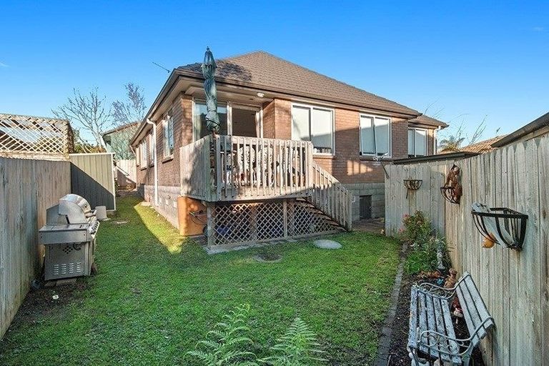 Photo of property in 11 Logan Place, Waiuku, 2123
