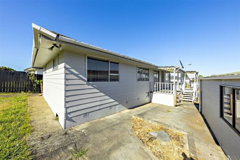Photo of property in 14 Frobisher Way, Clendon Park, Auckland, 2103