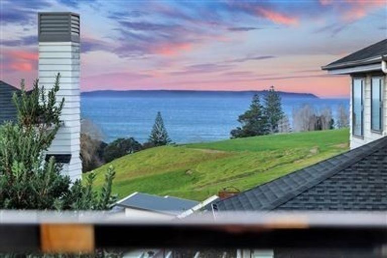 Photo of property in 62 Headland Drive, Long Bay, Auckland, 0630