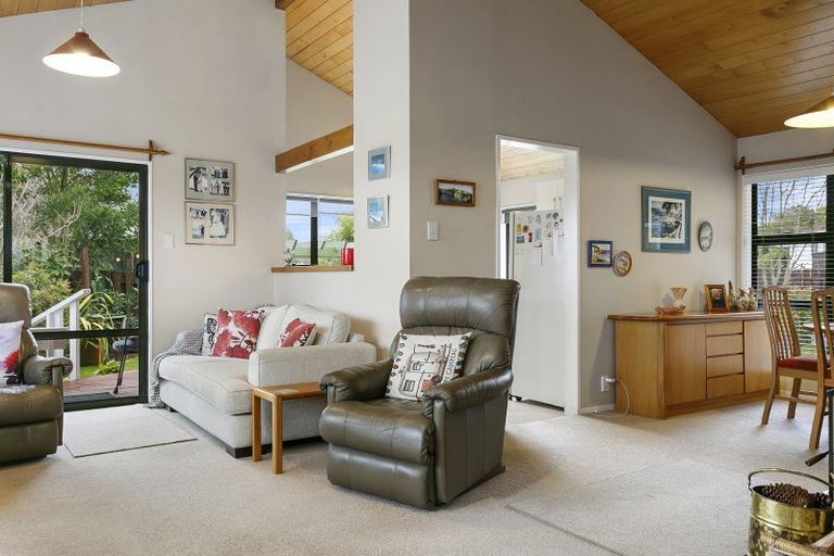 Photo of property in 5 Clarke Grove, Richmond Heights, Taupo, 3330