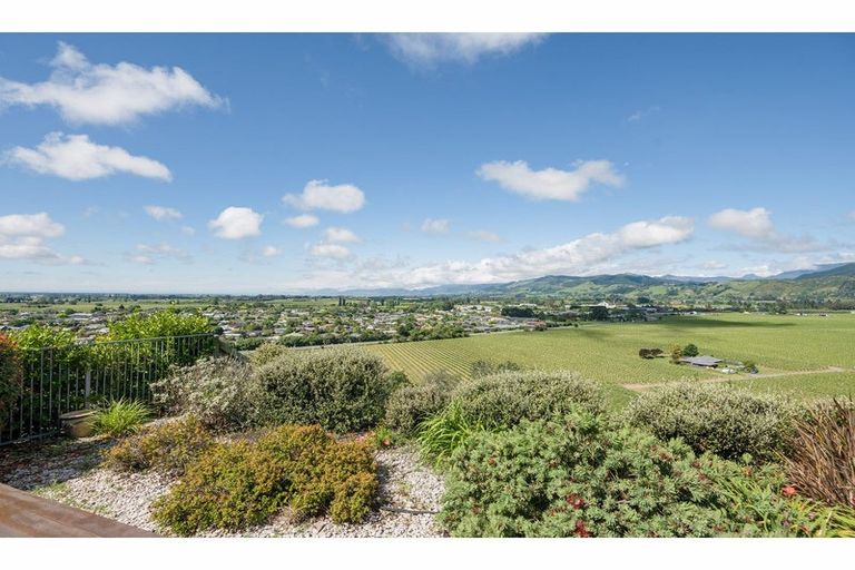 Photo of property in 23 Katania Heights, Brightwater, 7022