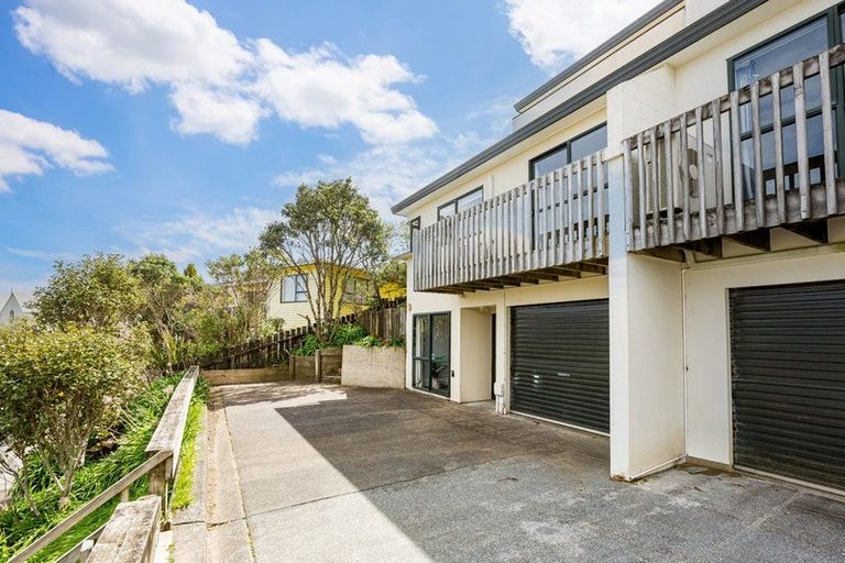 Photo of property in 21 Ladbrooke Drive, Newlands, Wellington, 6037