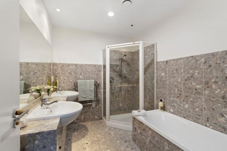 Photo of property in 5d/173 Hurstmere Road, Takapuna, Auckland, 0622