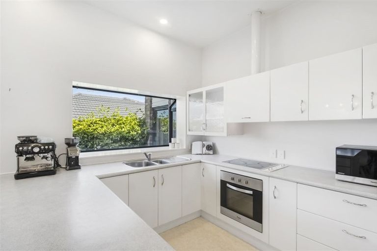 Photo of property in 1/9 Kells Place, Botany Downs, Auckland, 2010