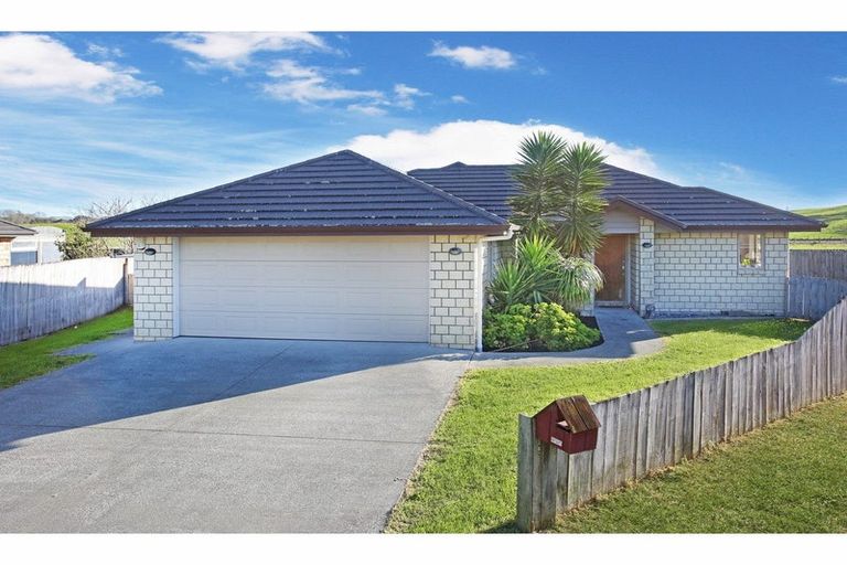 Photo of property in 24 Breaker Grove, Waiuku, 2123