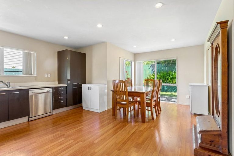 Photo of property in 12 Merlot Way, Te Atatu South, Auckland, 0610