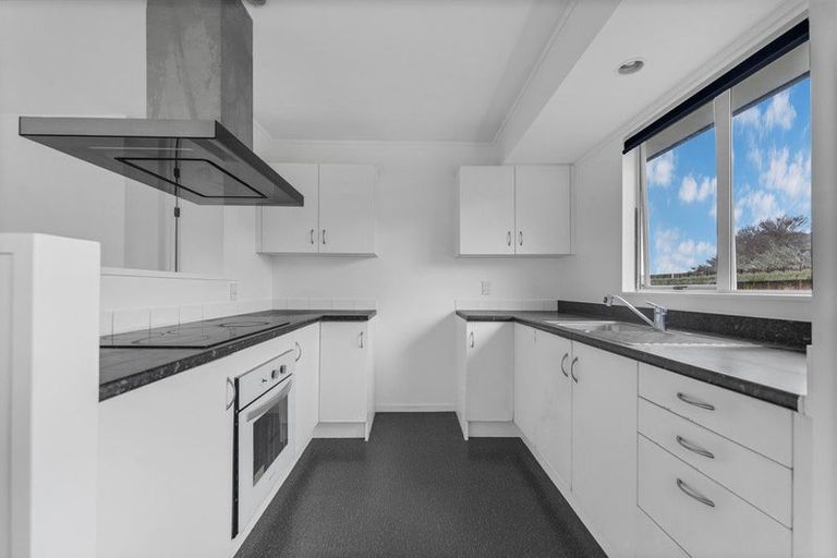 Photo of property in 17 Cretian Crescent, Henderson, Auckland, 0612