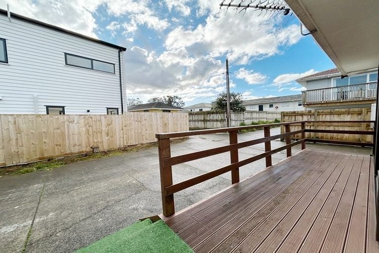 Photo of property in 9 Queen Mary Avenue, New Lynn, Auckland, 0600